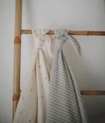 Mushie-blauw/gestreept-hydrofieldoek-biologisch Mushie-sfeerafbeelding-blauw-hydrofieldoek