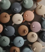 Mushie siliconen beker met rietje alle kleuren sfeer