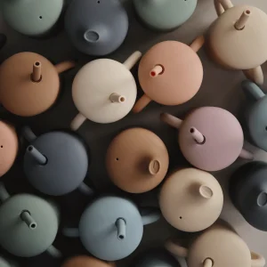 Mushie siliconen beker met rietje alle kleuren sfeer