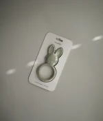 ijtspeeltje Mushie konijn verpakking